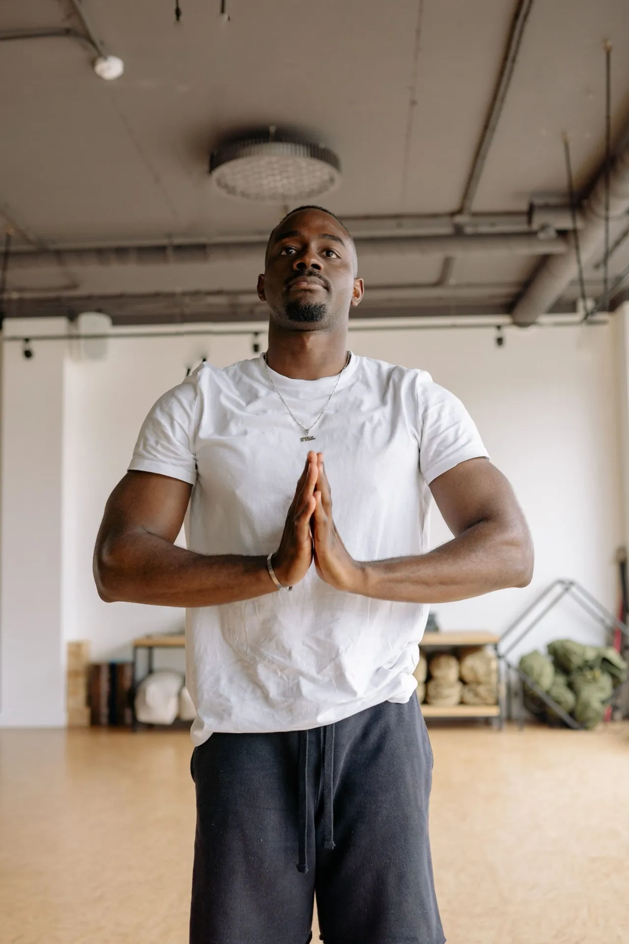 Karim, professeur de vinyasa